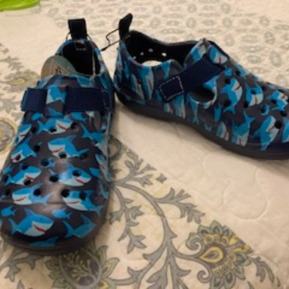 Kids Beach/Water Shoes Navy Shark NWT Kids 13